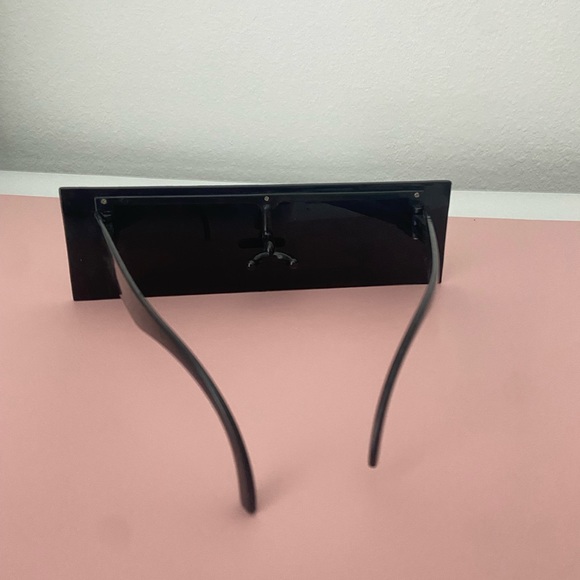 Rectangle Fashion Sunglasses - Picture 2 of 3